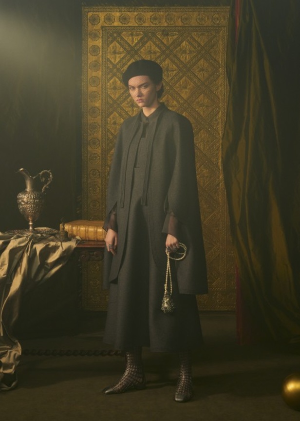 عرض أزياء ديور الهوت كوتور لربيع وصيف 2021 ضمن أسبوع الموضة في باريس