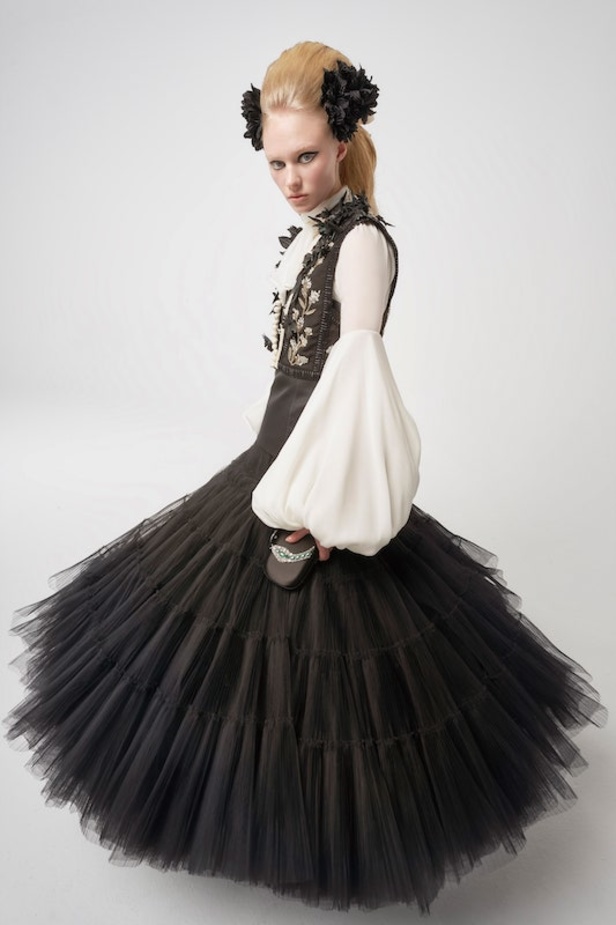 مجموعة جيامباتيستا فالي للهوت كوتور لربيع وصيف 2021 