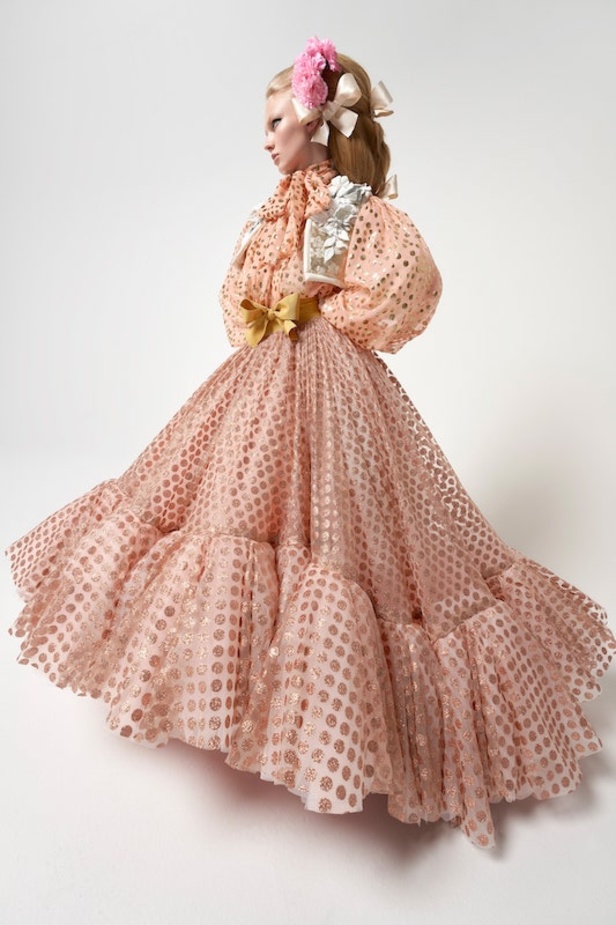 مجموعة جيامباتيستا فالي للهوت كوتور لربيع وصيف 2021 