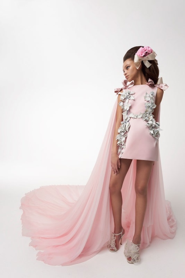 مجموعة جيامباتيستا فالي للهوت كوتور لربيع وصيف 2021 