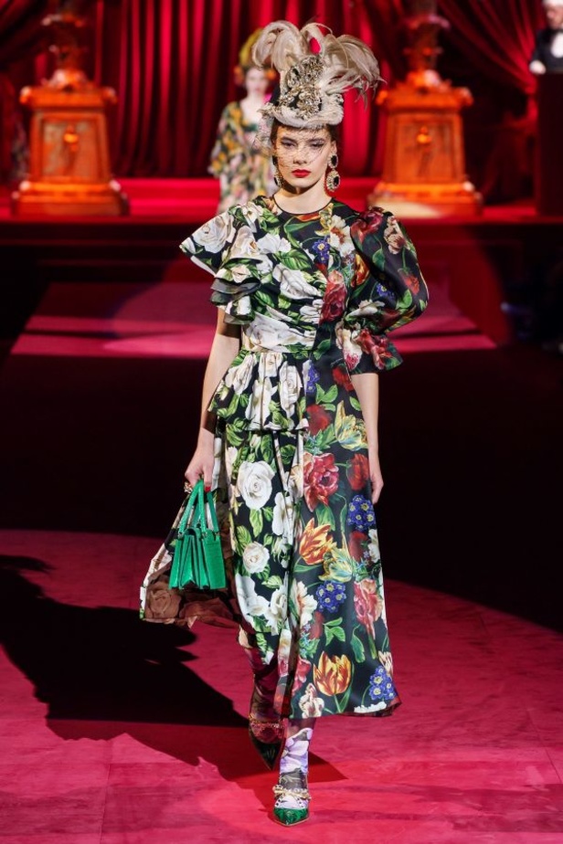 دولتشي أند غابانا تحيي موضة المرأة العصرية بتصاميمها