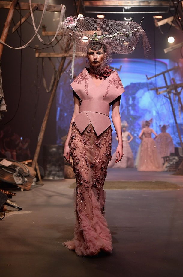 "فاشن فوروورد دبي" يختتم فعالياته مع أزياء مبتكرة وعروض مميزة