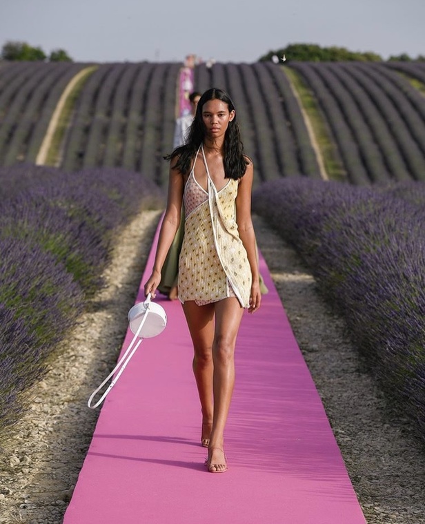 عرض حالم لدار جاكموس لربيع وصيف ٢٠٢٠