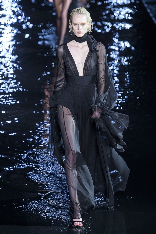 مجموعة Saint Laurent لربيع وصيف 2019