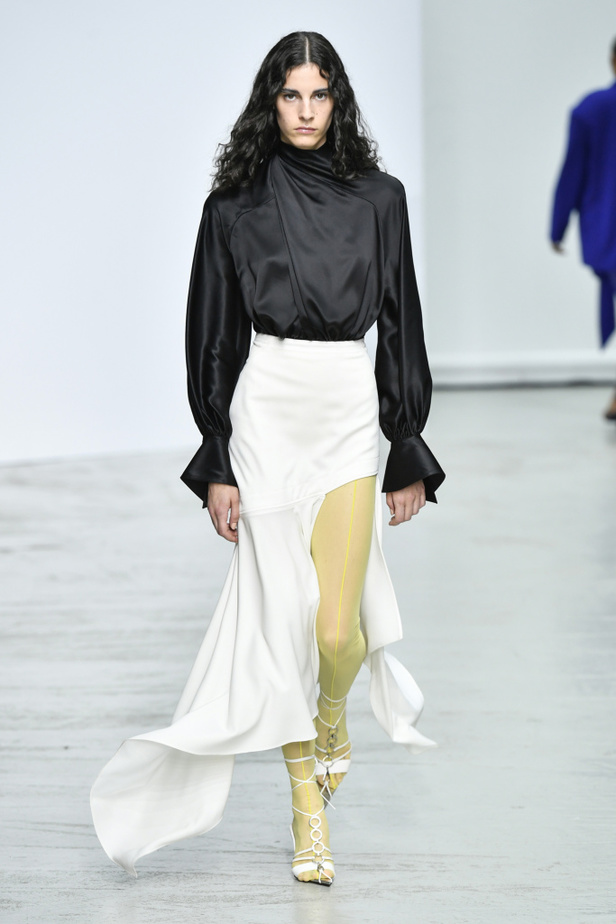 اسبوع الموضة في باريس 2019 عرض أزياء MUGLER لربيع وصيف 2020