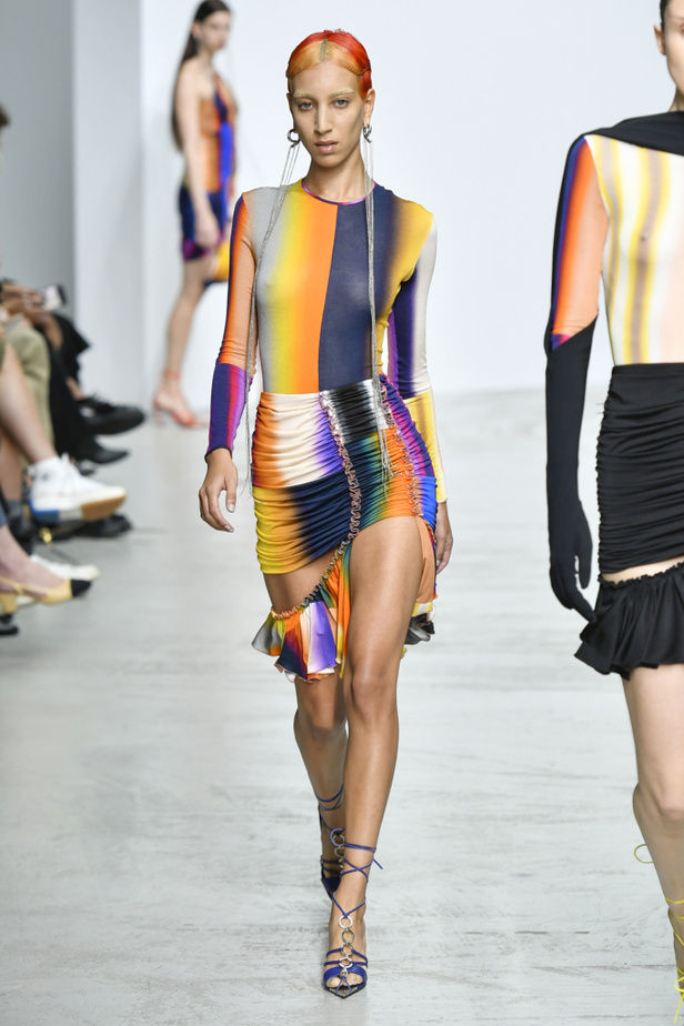 اسبوع الموضة في باريس 2019 عرض أزياء MUGLER لربيع وصيف 2020