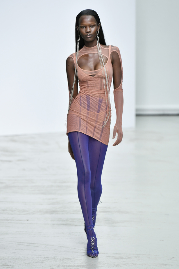 اسبوع الموضة في باريس 2019 عرض أزياء MUGLER لربيع وصيف 2020