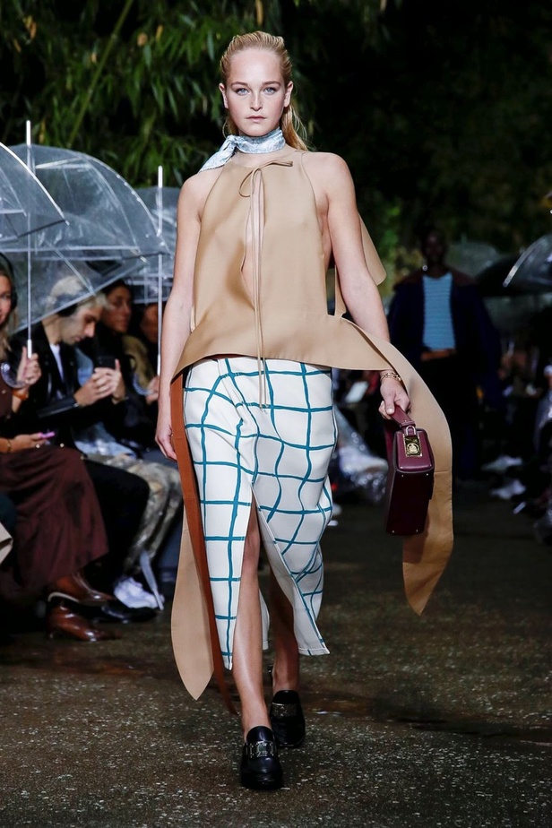 اسبوع الموضة في باريس 2019 عرض أزياء LANVIN لربيع وصيف 2020