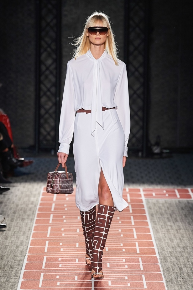 اسبوع الموضة في باريس 2019 مجموعة GUY LAROCHE للألبسة الجاهزة لربيع  وصيف 2020