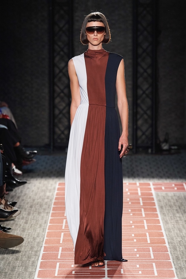 اسبوع الموضة في باريس 2019 مجموعة GUY LAROCHE للألبسة الجاهزة لربيع  وصيف 2020