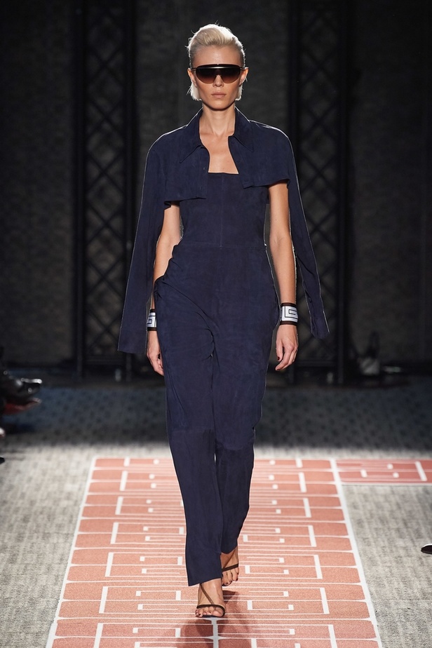 اسبوع الموضة في باريس 2019 مجموعة GUY LAROCHE للألبسة الجاهزة لربيع  وصيف 2020