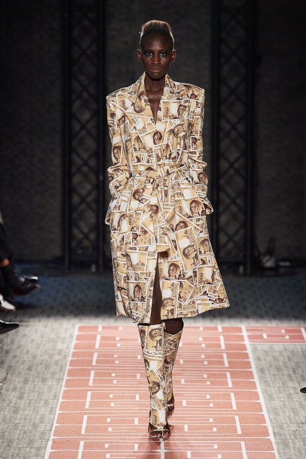 اسبوع الموضة في باريس 2019 مجموعة GUY LAROCHE للألبسة الجاهزة لربيع  وصيف 2020