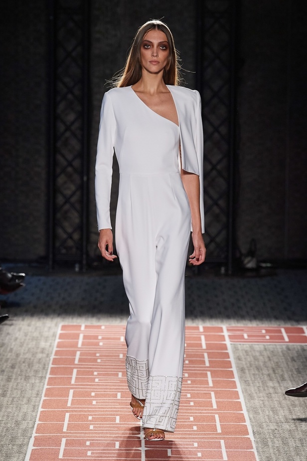 اسبوع الموضة في باريس 2019 مجموعة GUY LAROCHE للألبسة الجاهزة لربيع  وصيف 2020