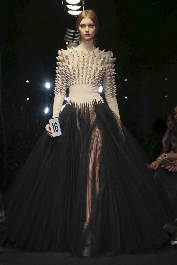 إبداعات Stephane Rolland للأزياء الفاخرة في عرض ربيع وصيف ٢٠١٦
