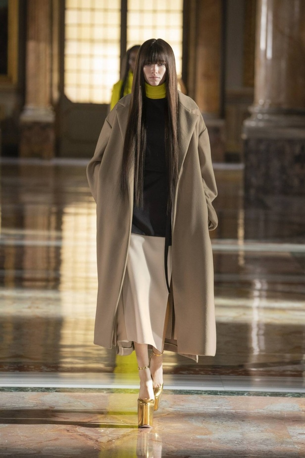 عرض مجموعة فالنتينو valentino للهوت كوتور لربيع وصيف 2021 ضمن أسبوع الموضة في باريس