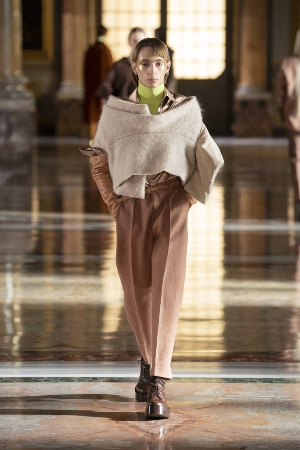 عرض مجموعة فالنتينو valentino للهوت كوتور لربيع وصيف 2021 ضمن أسبوع الموضة في باريس