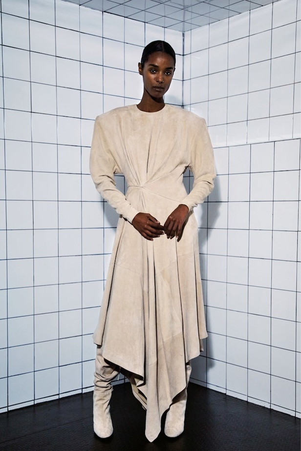 عرض أزياء ألكسندر فوتييه الهوت كوتور لربيع وصيف 2021 ضمن أسبوع الموضة في باريس !