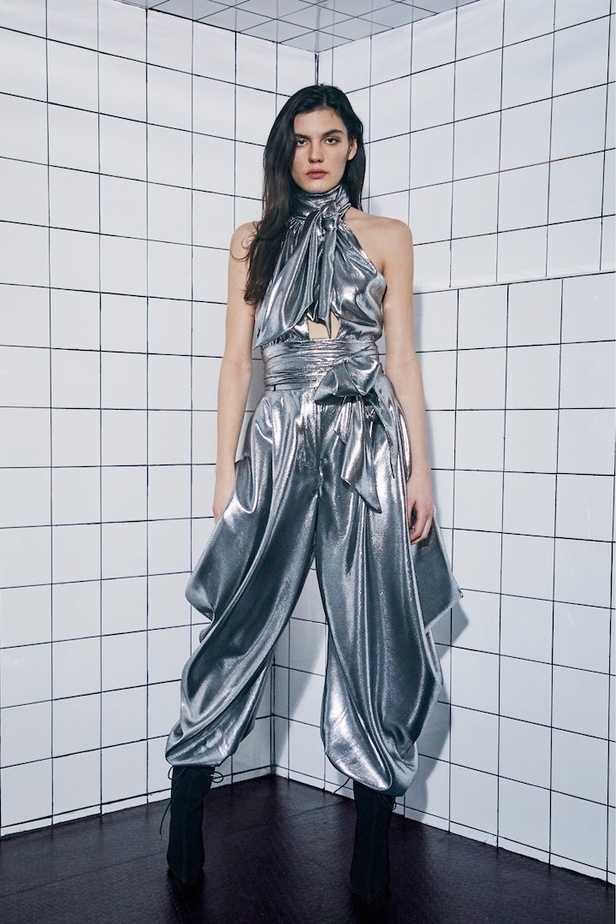 عرض أزياء ألكسندر فوتييه الهوت كوتور لربيع وصيف 2021 ضمن أسبوع الموضة في باريس !