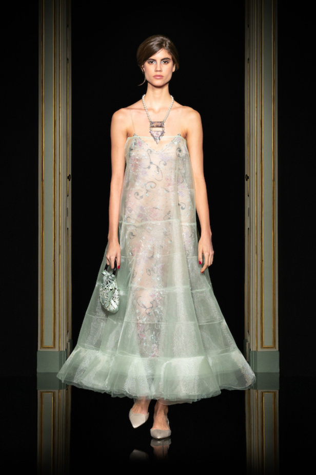 مجموعة جيورجيو ارماني للهوت كوتور لربيع وصيف 2021 