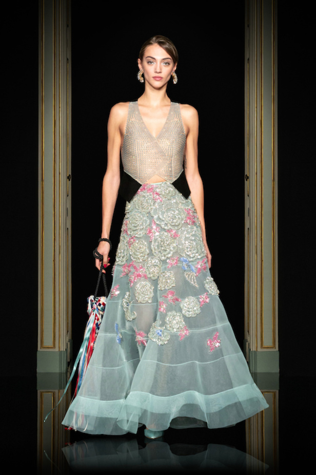 مجموعة جيورجيو ارماني للهوت كوتور لربيع وصيف 2021 