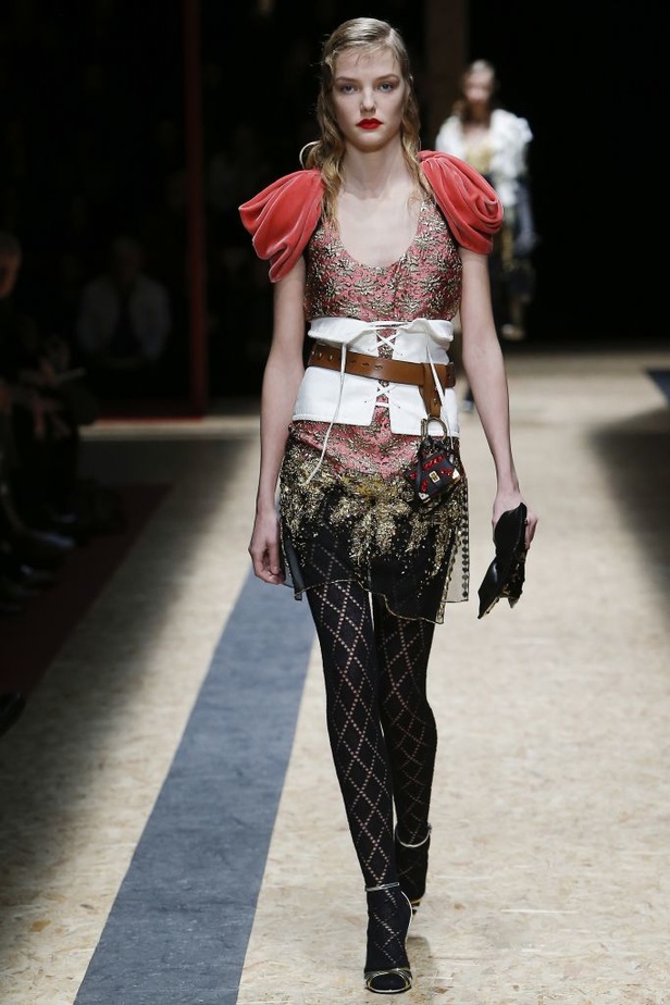 عرض برادا لخريف وشتاء 2016-2017