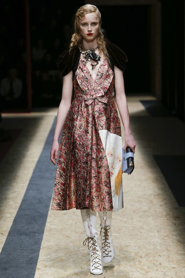 عرض برادا لخريف وشتاء 2016-2017