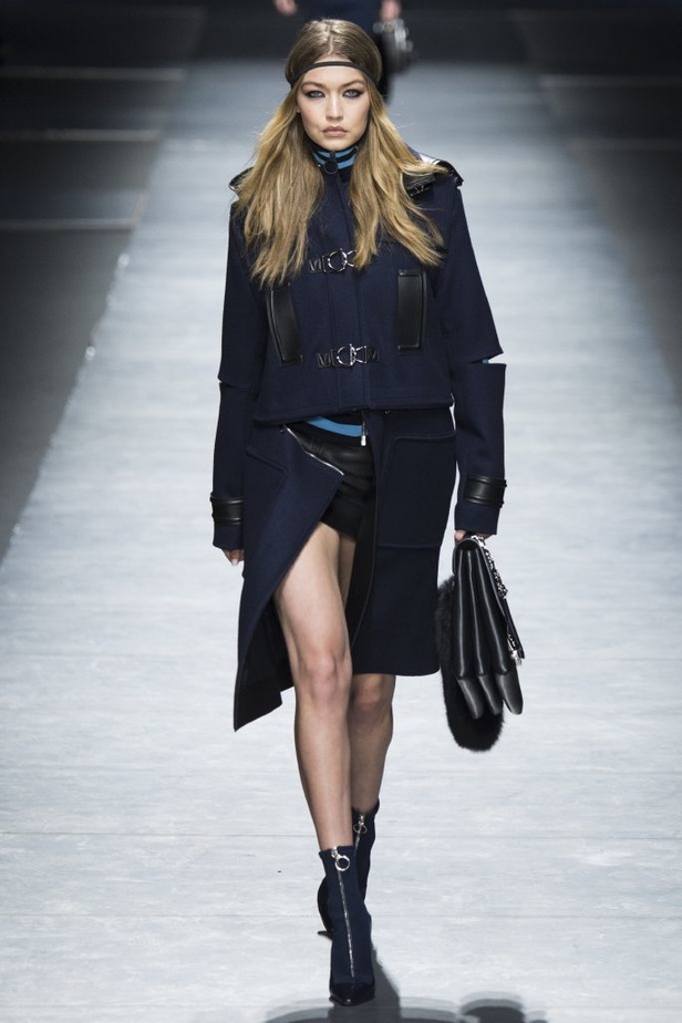 عرض دار ازياء فيرساتشي لخريف وشتاء 2016-2017