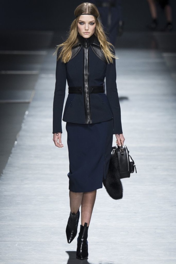 عرض دار ازياء فيرساتشي لخريف وشتاء 2016-2017