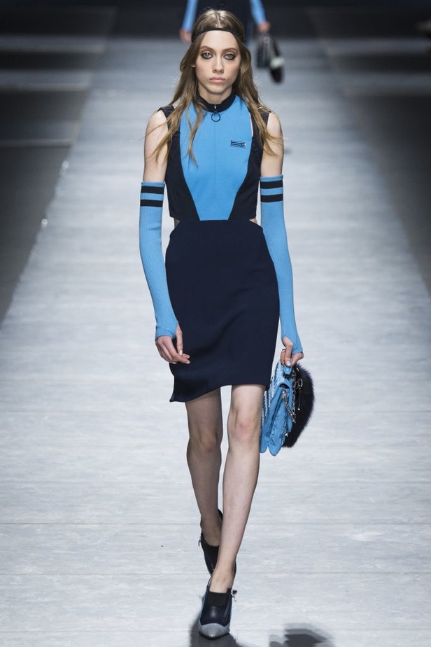 عرض دار ازياء فيرساتشي لخريف وشتاء 2016-2017