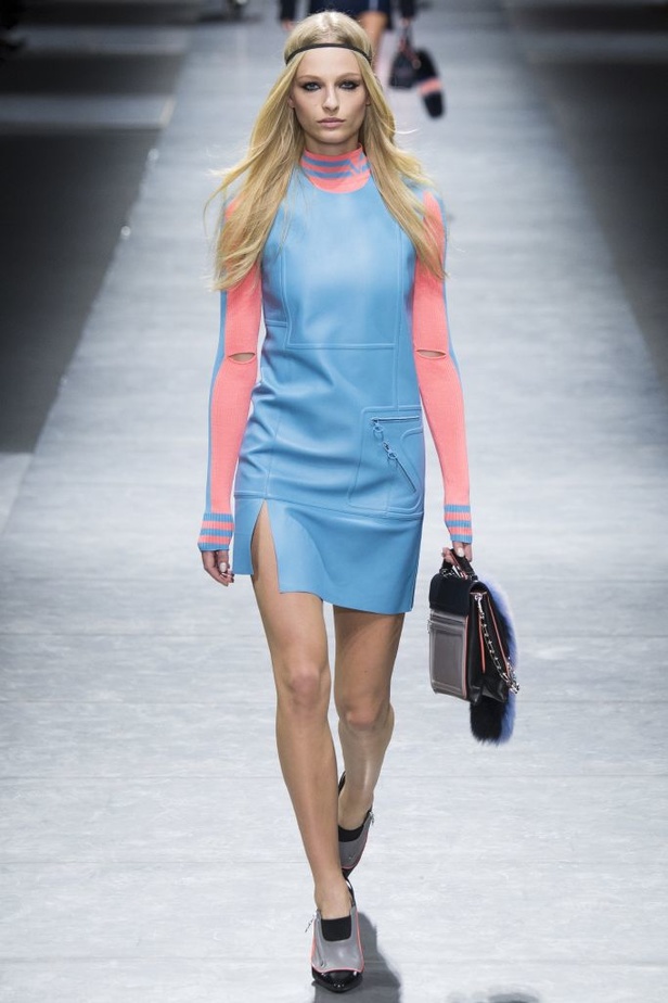 عرض دار ازياء فيرساتشي لخريف وشتاء 2016-2017