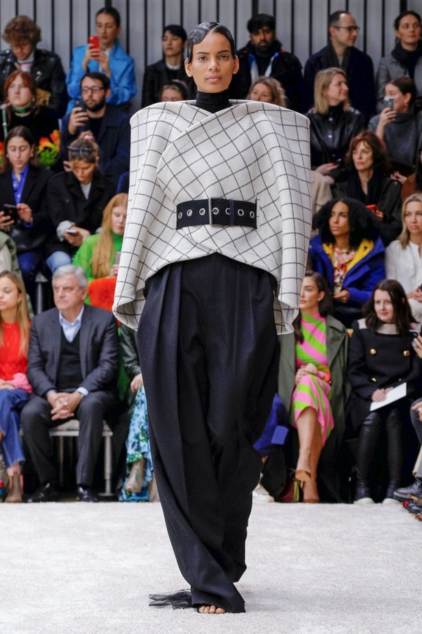 عرض أزياءJ.W. Anderson  لموسم خريف وشتاء 2019