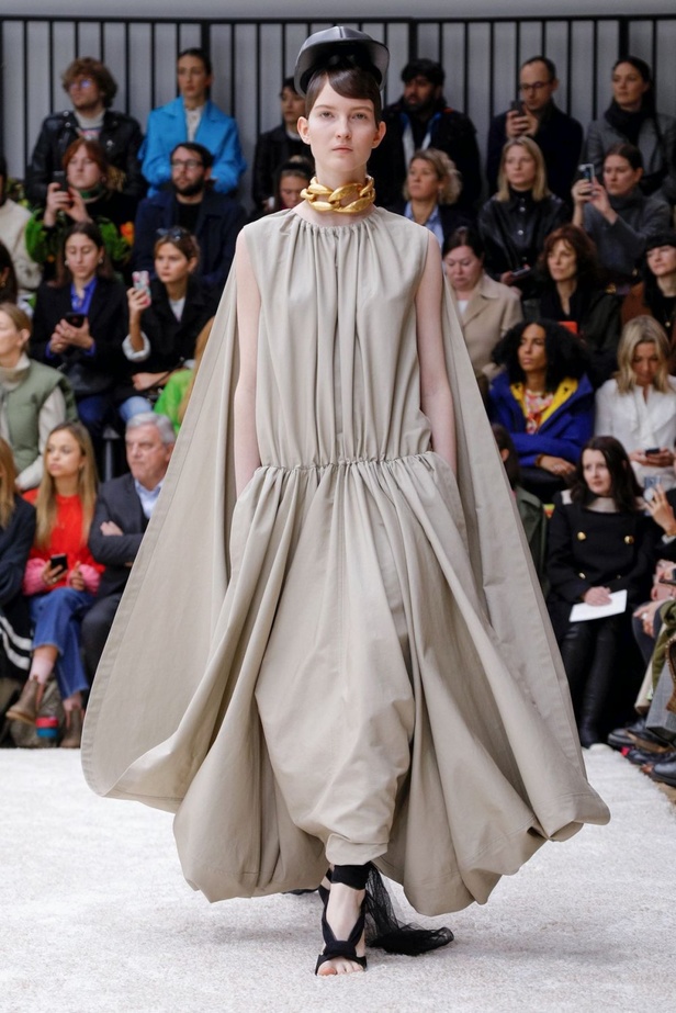 عرض أزياءJ.W. Anderson  لموسم خريف وشتاء 2019