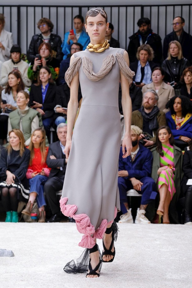 عرض أزياءJ.W. Anderson  لموسم خريف وشتاء 2019