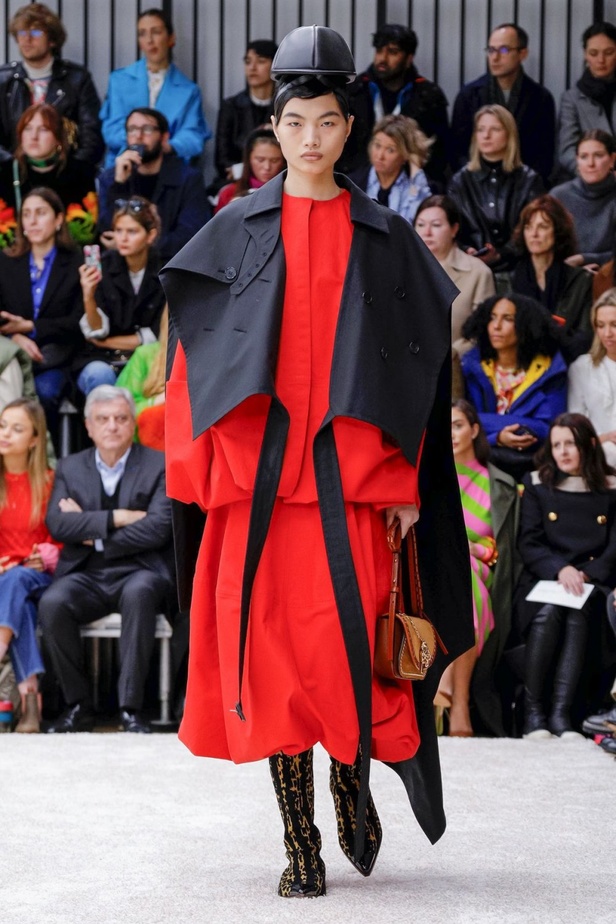 عرض أزياءJ.W. Anderson  لموسم خريف وشتاء 2019