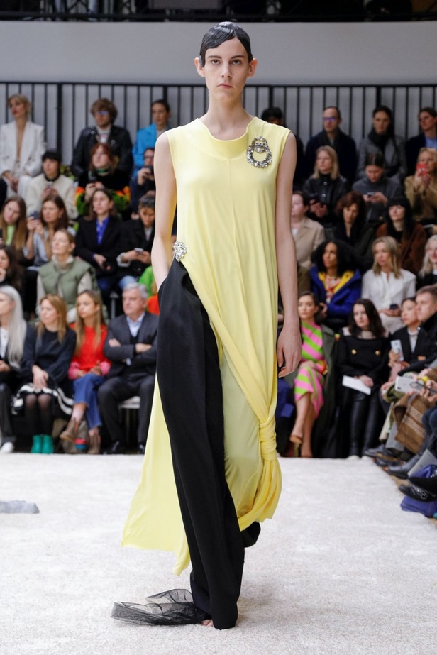 عرض أزياءJ.W. Anderson  لموسم خريف وشتاء 2019