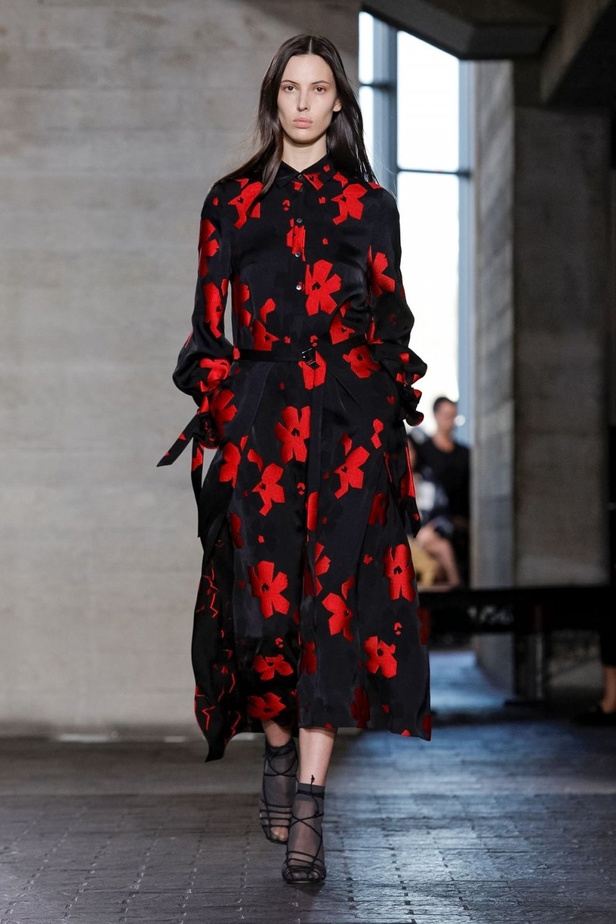 عرض أزياء Roland Mouret لخريف وشتاء 2019