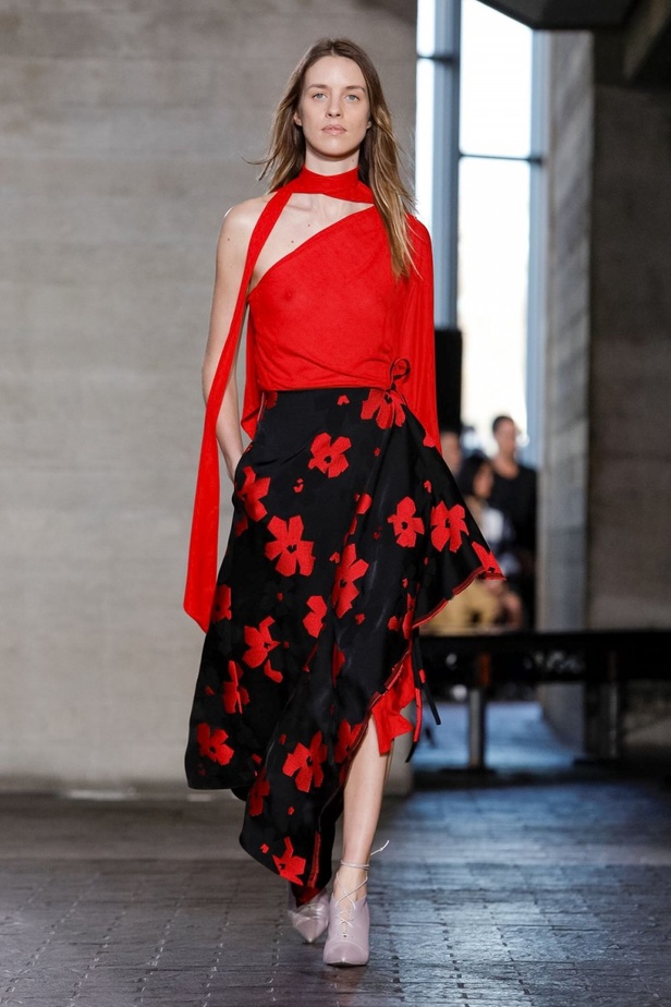 عرض أزياء Roland Mouret لخريف وشتاء 2019