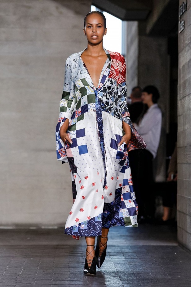 عرض أزياء Roland Mouret لخريف وشتاء 2019