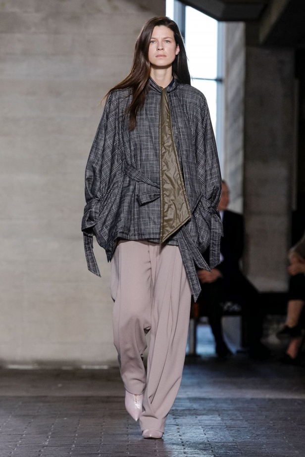 عرض أزياء Roland Mouret لخريف وشتاء 2019