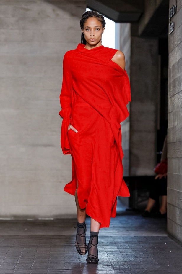 عرض أزياء Roland Mouret لخريف وشتاء 2019