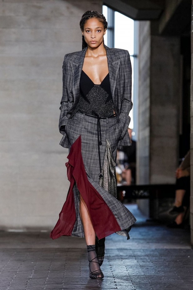 عرض أزياء Roland Mouret لخريف وشتاء 2019