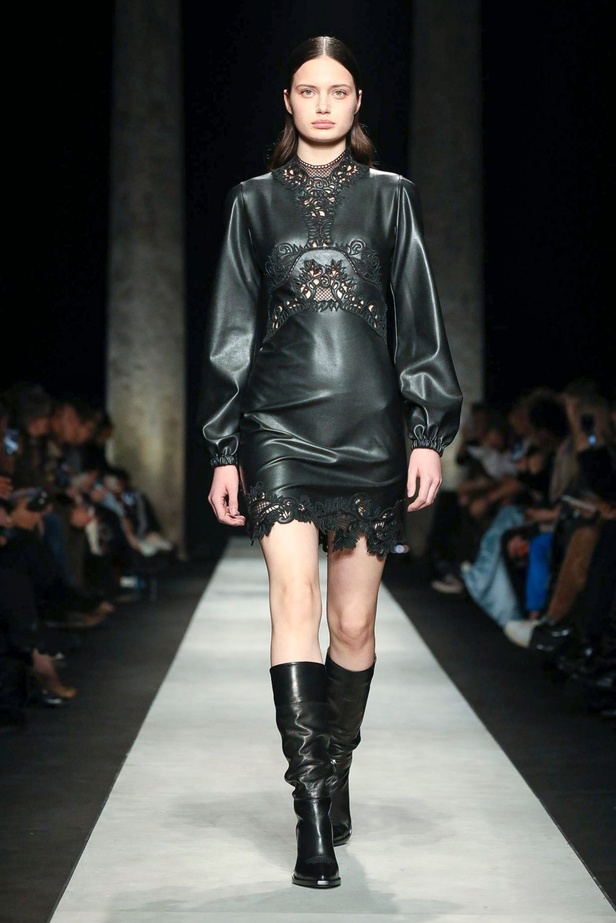 عرض أزياء ERMANNO SCERVINO في اسبوع الموضة في ميلان 2020 