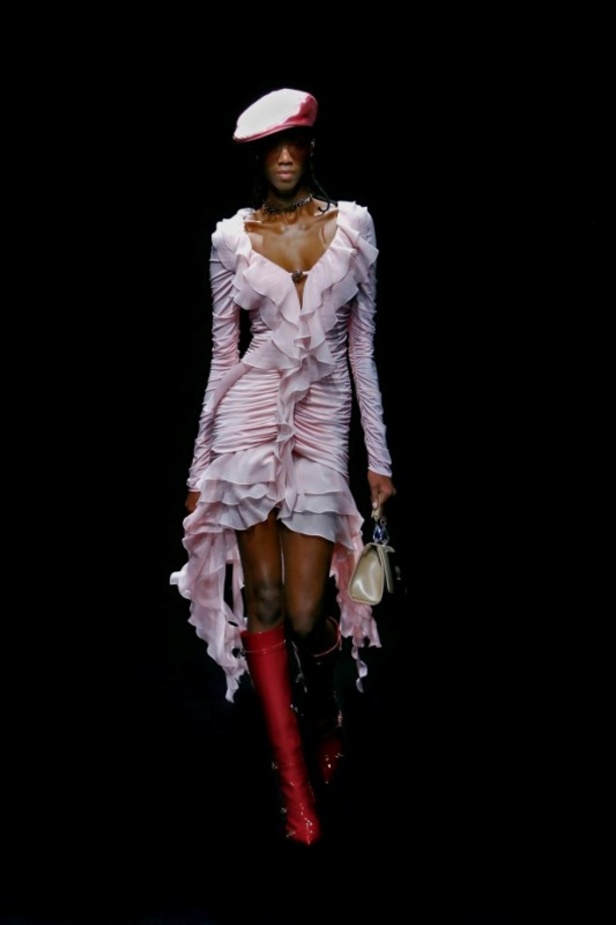 عرض أزياء BLUMARINE لخريف وشتاء 2021 في ميلانو