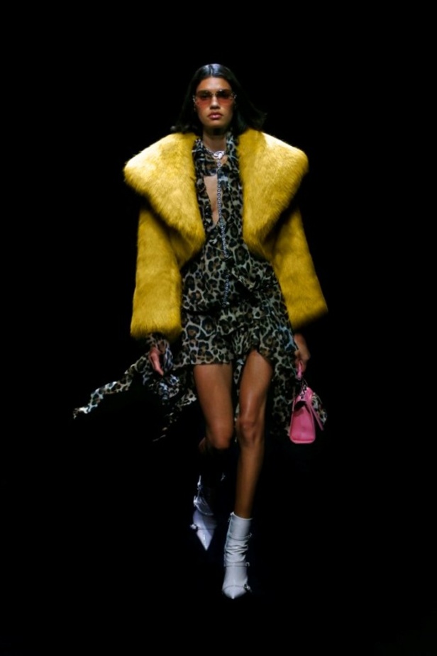 عرض أزياء BLUMARINE لخريف وشتاء 2021 في ميلانو