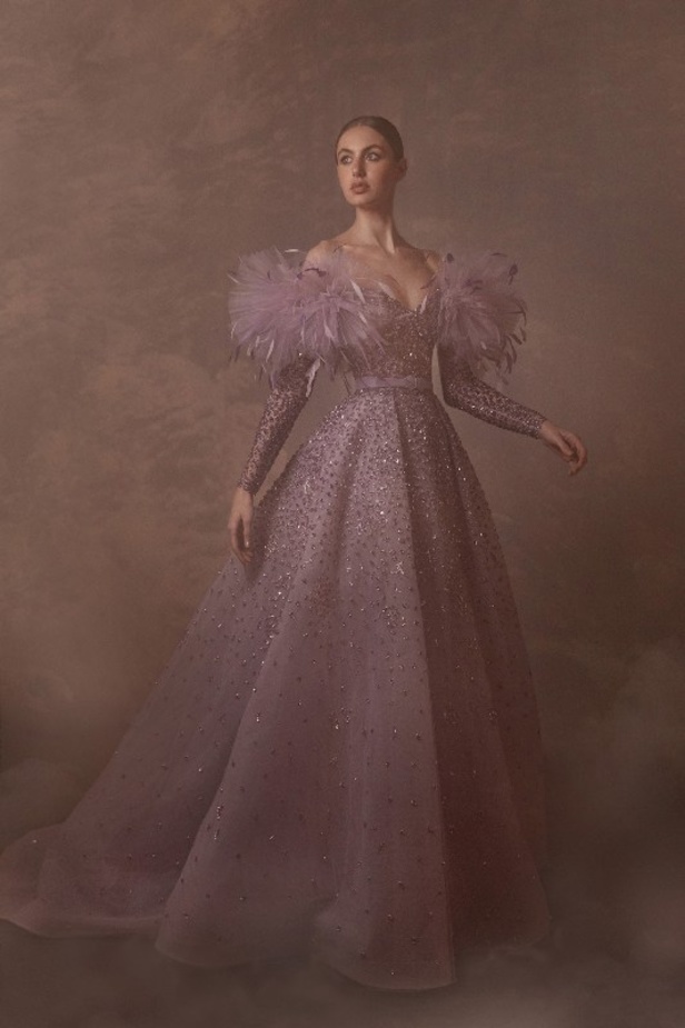 عرض ازياء مجموعة زهير مراد الهوت كوتور لصيف 2021 ينقلنا إلى بلاد الأرز والمرأة