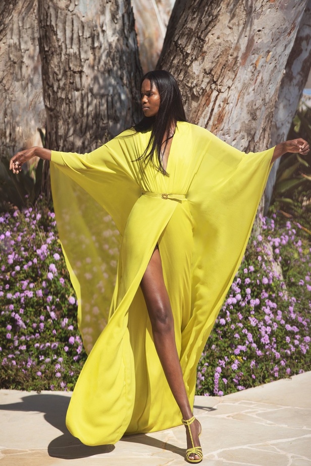  مجموعة ايلي صعب ريزورت 2022 ترحب بالبدايات الجديدة