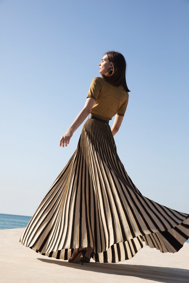  مجموعة ايلي صعب ريزورت 2022 ترحب بالبدايات الجديدة