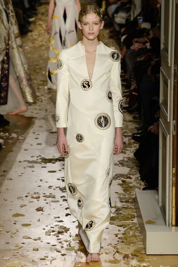 مجموعة Valentino للأزياء الفاخرة لربيع وصيف 2016