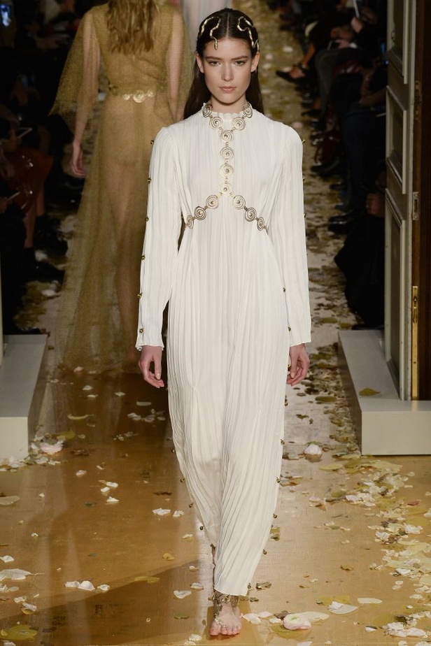 مجموعة Valentino للأزياء الفاخرة لربيع وصيف 2016