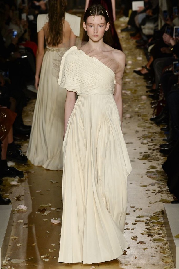 مجموعة Valentino للأزياء الفاخرة لربيع وصيف 2016